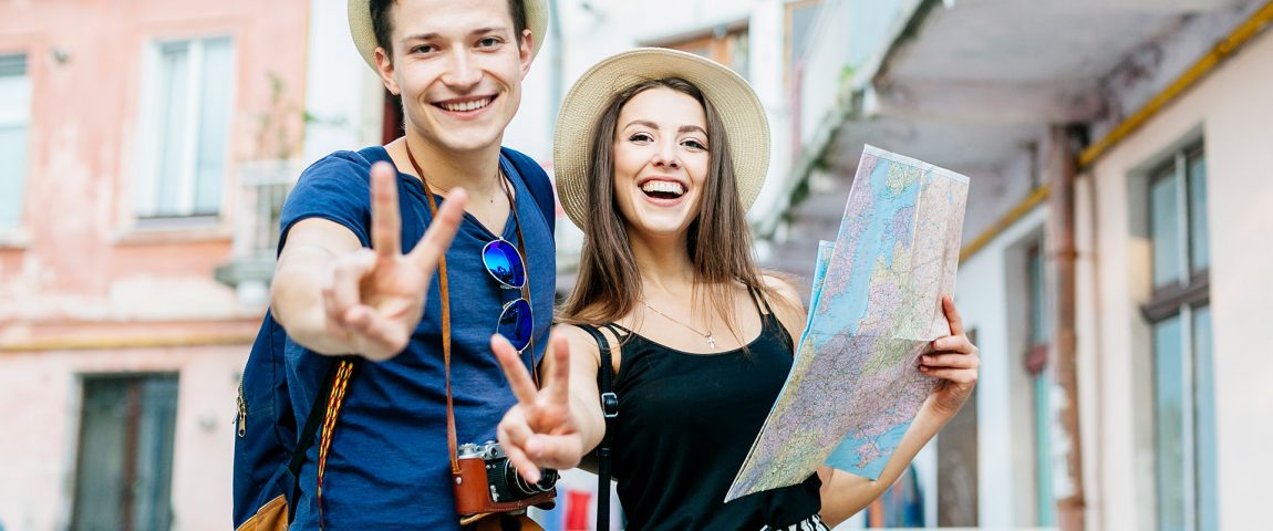smiling-couple-vacation-city